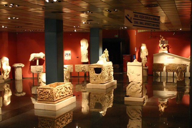 متحف أنطاليا