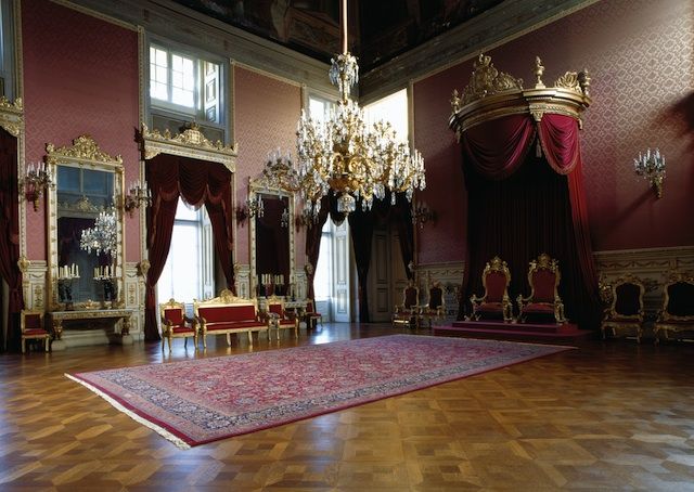 قصر ميلانو الملكي