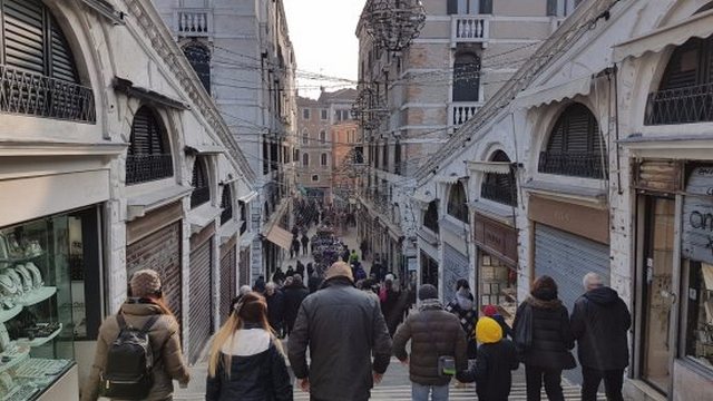 جسر ريالتو بالبندقية