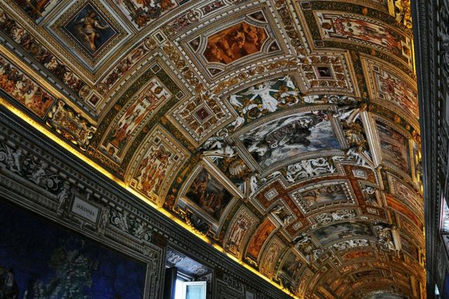 موقع متحف الفاتيكان روما