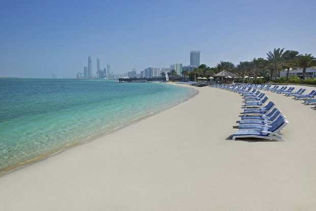 شاطئ الكورنيش ابوظبي - السياحة في ابو ظبي