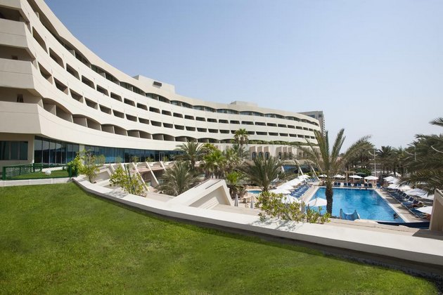فندق جراند الشارقة - فنادق الشارقة على البحر