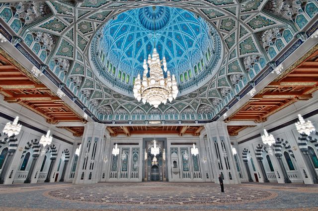 اين يقع جامع السلطان قابوس الاكبر