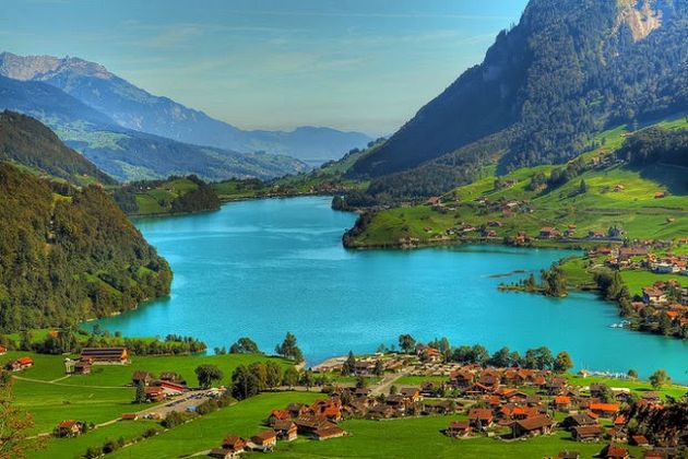 بحيرة برينز جنة سويسرا