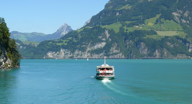 بحيرة لوسيرن بسويسرا