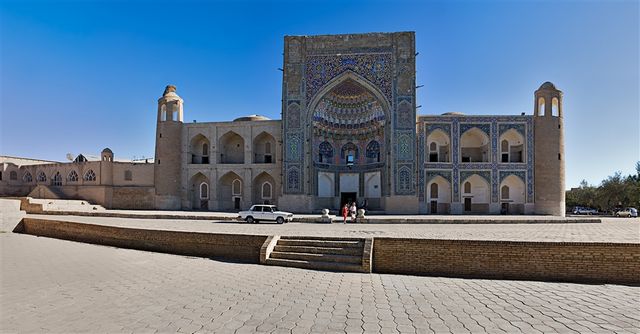 مدرسة عبد العزيز خان