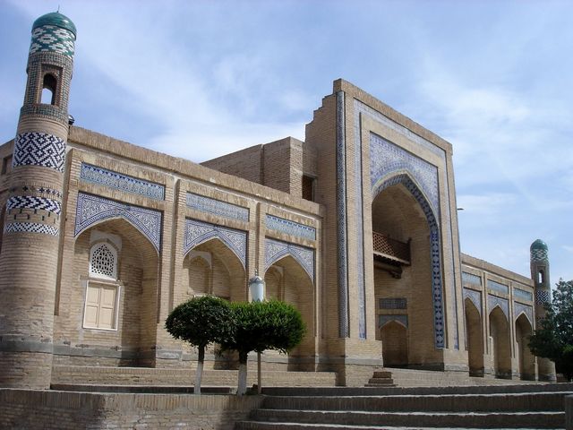 مدرسة محمد امين خان في خيوة