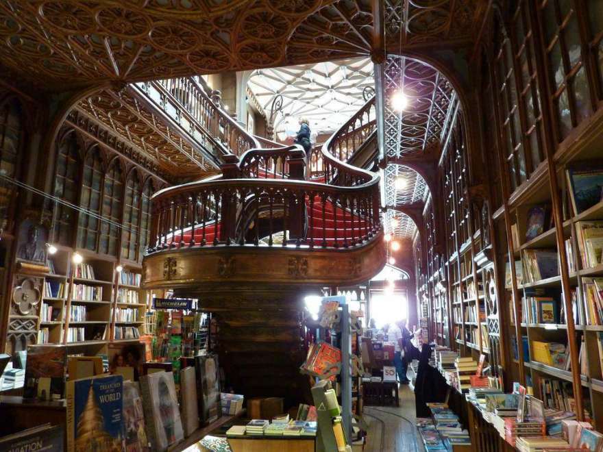 مكتبة ليلو بورتو البرتغال