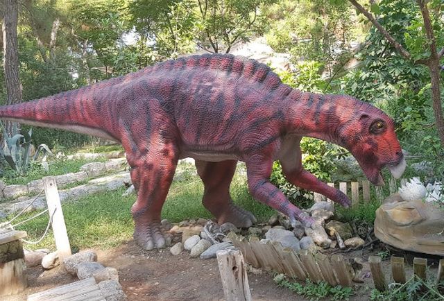 حديقة الديناصورات المدينة