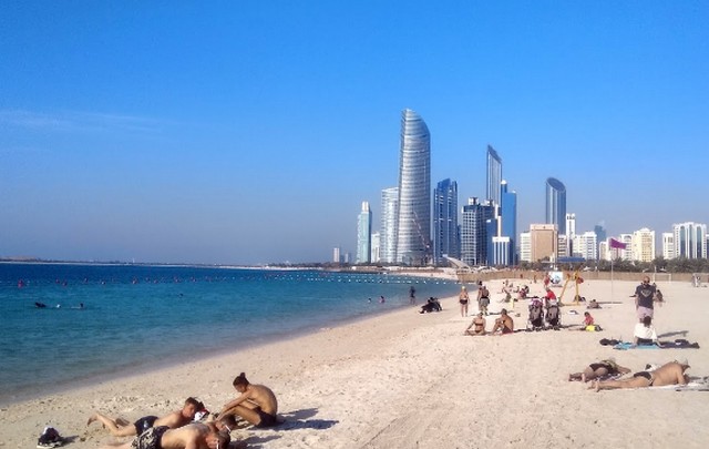 شاطئ الكورنيش أبو ظبي