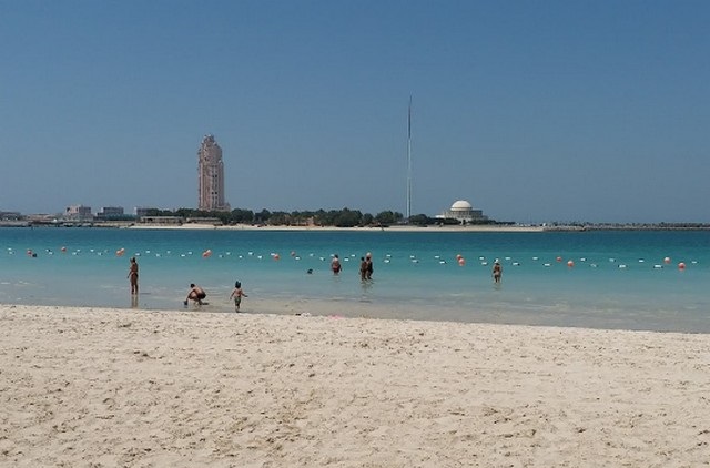 شاطئ الكورنيش ابو ظبي