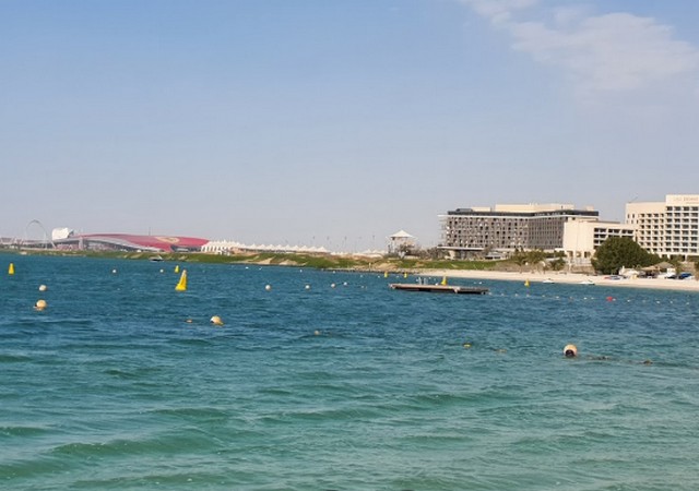 شاطئ ياس في ابو ظبي