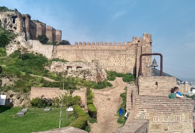 قلعة ناريكالا