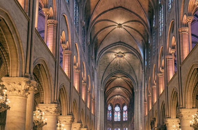 عنوان كاتدرائية نوتردام في باريس