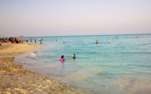 شاطئ اذربيجان قطر